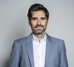 Porträt von Minister Teuber.