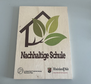 Nachhaltigkeitsplakette aus Holz