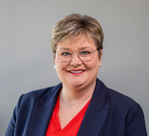 Portrait Staatssekretärin Bettina Brück.